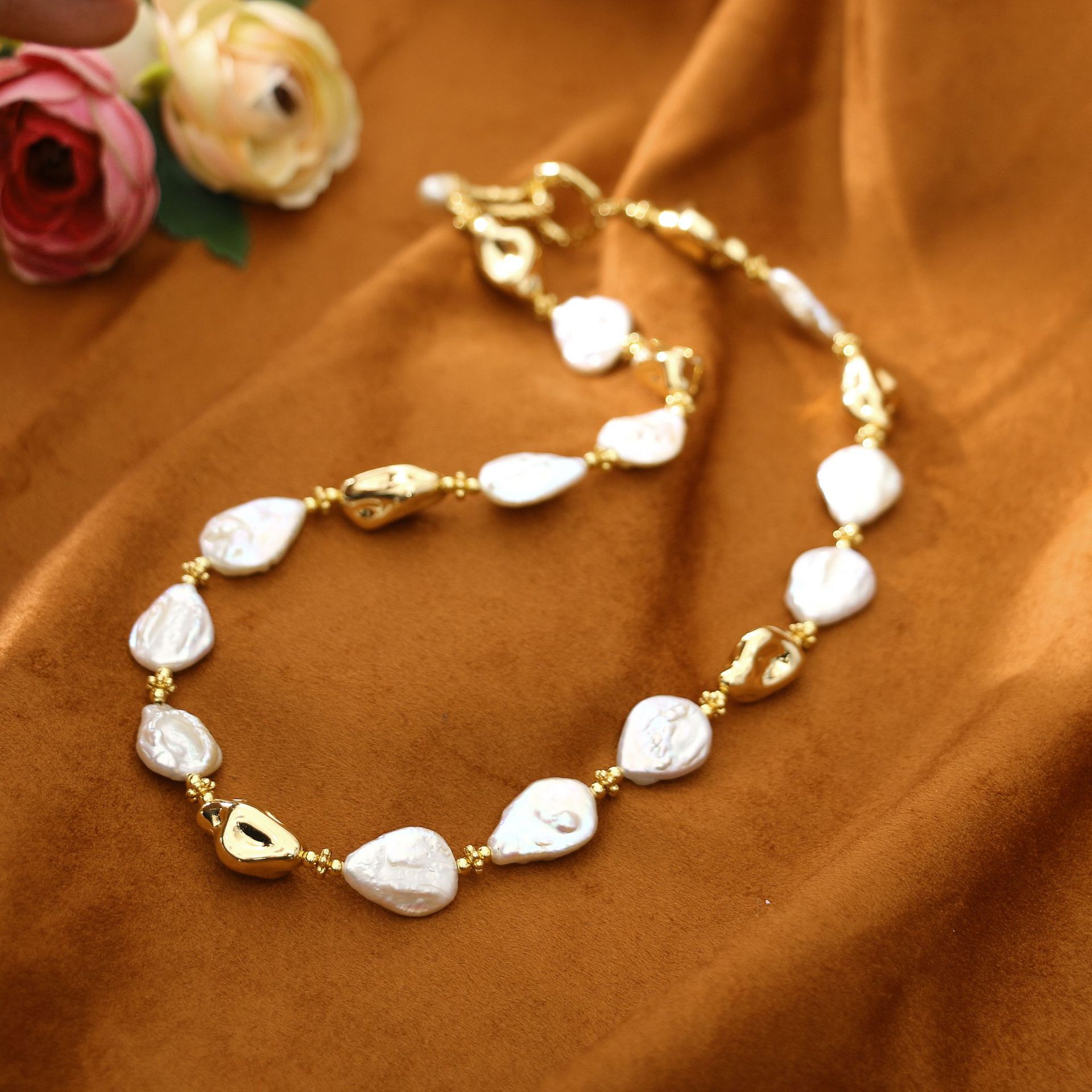 Retro U Shape Freshwater Pearl Copper Beaded Women's Bracelets Necklace display picture 3