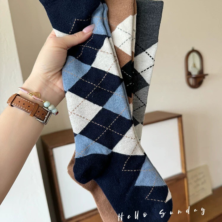 Women's Winter Long Wool Socks, Warm and Slimming, Diamond Pattern, British Style, Trendy, Thickened, to Pair with Small Leather Shoes Women's Winter Long Wool Socks, Warm and Slimming, Diamond Pattern, British Style, Trendy, Thickened, to Pair with Small Leather Shoes