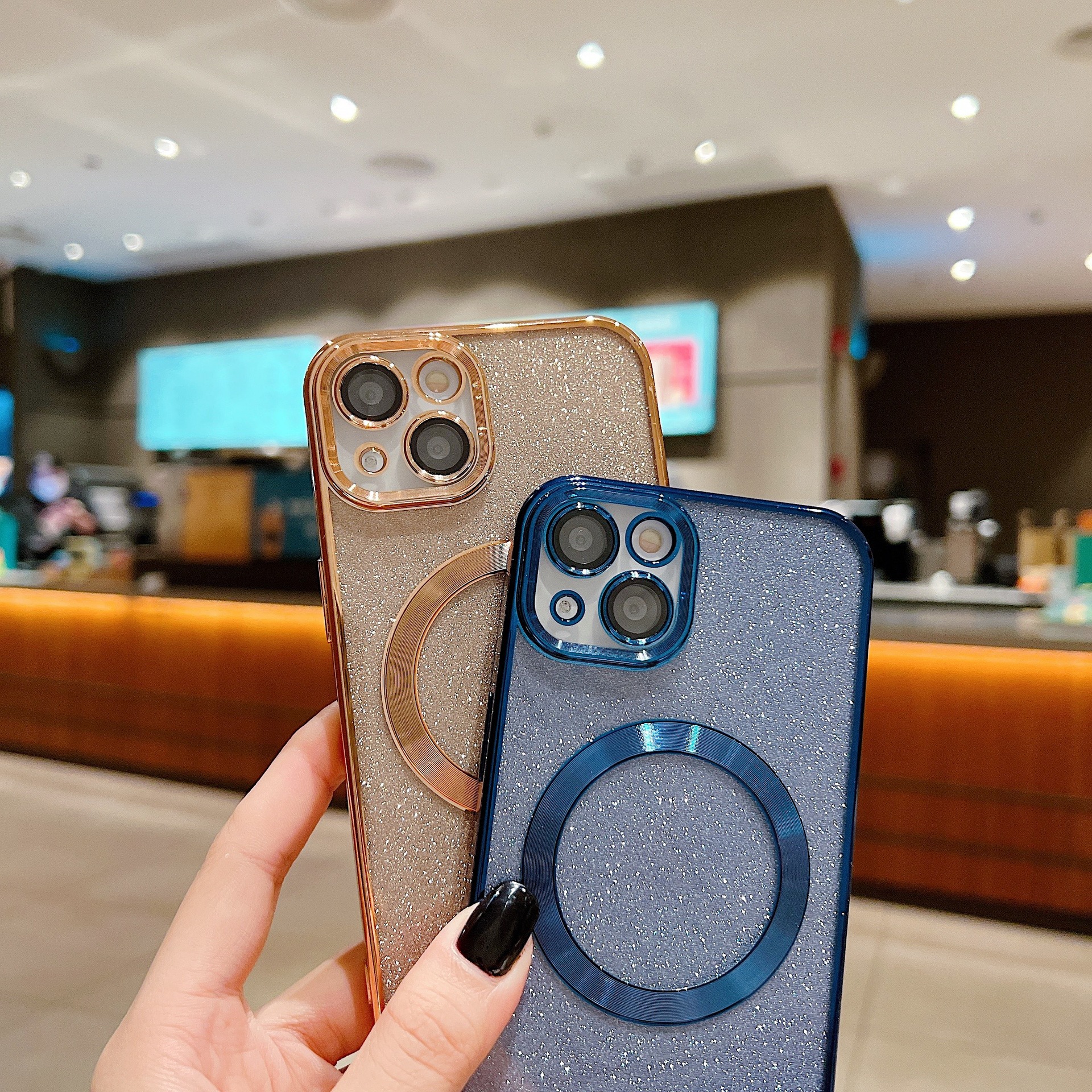 TechGlobe TechGlobe Custodia morbida glitterata con ricarica wireless magnetica per iPhone 17 Pro Max 16_voghion.com