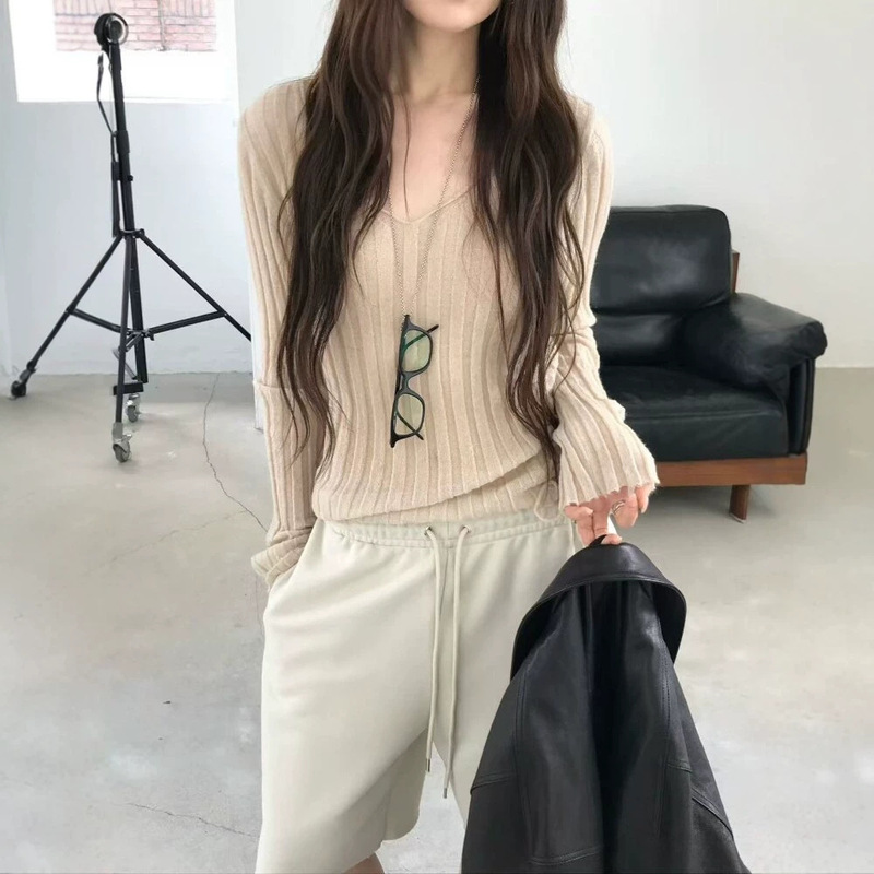 Now, a Korean designer's women's knit sweater with side drawstring ties, offering a gentle and relaxed vibe, featuring a V-neck and a Korean style Now, a Korean designer's women's knit sweater with side drawstring ties, offering a gentle and relaxed vibe, featuring a V-neck and a Korean style
