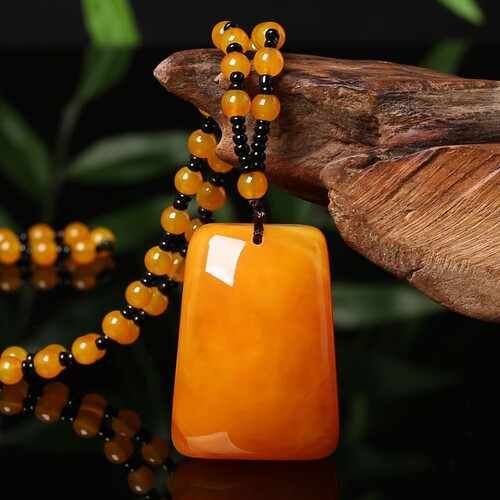 Old beeswax sweater chain 10 yuan model red women's beeswax sweater chain beeswax shape necklace