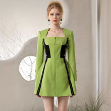 小众设计撞色连衣裙2024年春冬新款女前拉链收腰显瘦绿色短裙