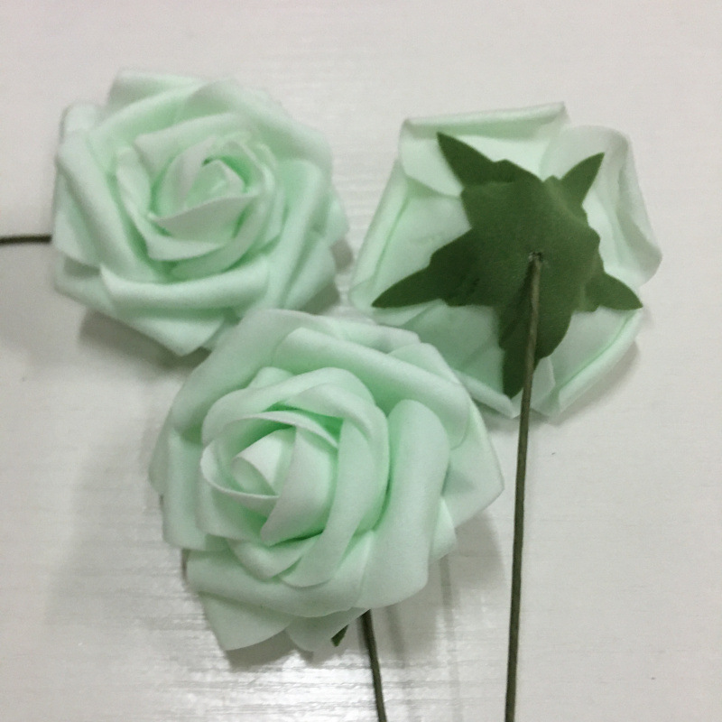 연한 초록색