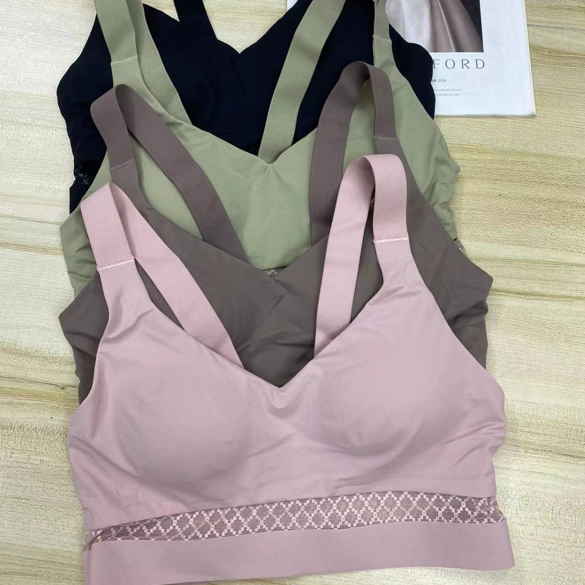 Nuevo cinturón de hombro ancho sin marcas, chaleco de alta calidad, bra de yoga, ropa interior deportiva, mujer