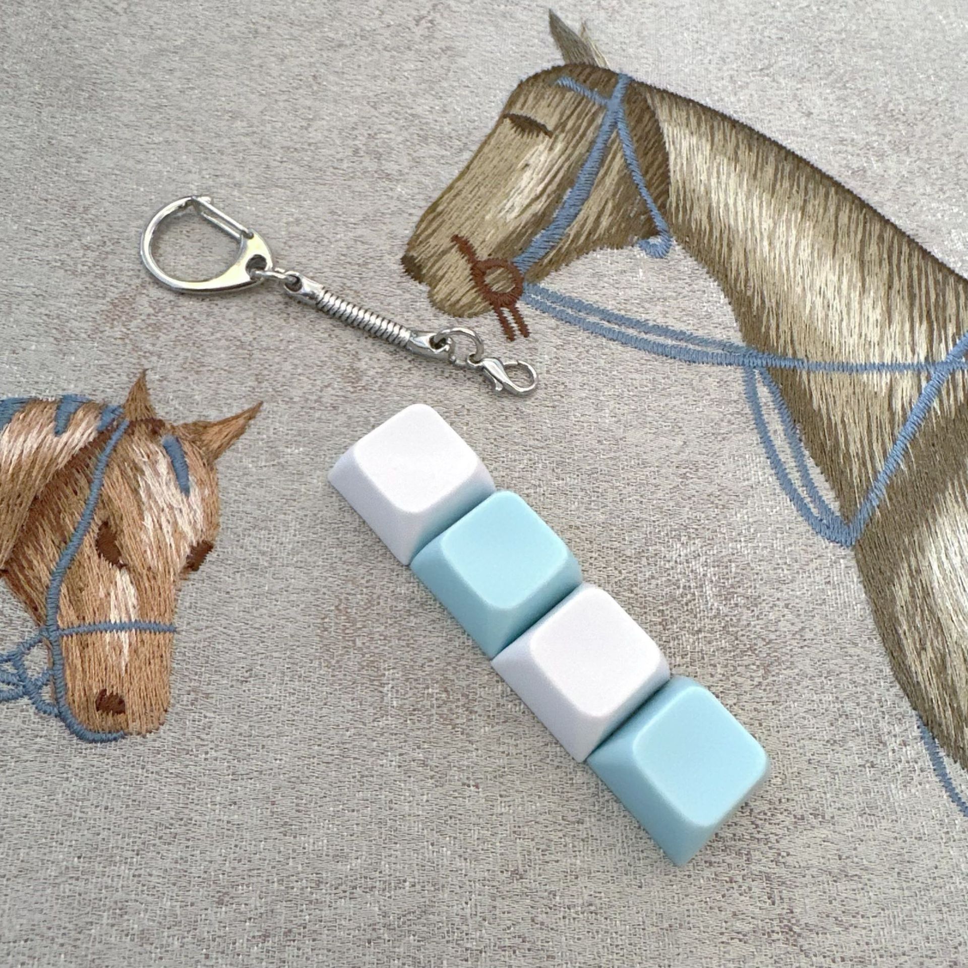 Four-button transparent shell-white