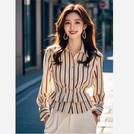 日系杏底咖条纹收腰长袖衬衫女秋今年流行独特漂亮复古港风感上衣