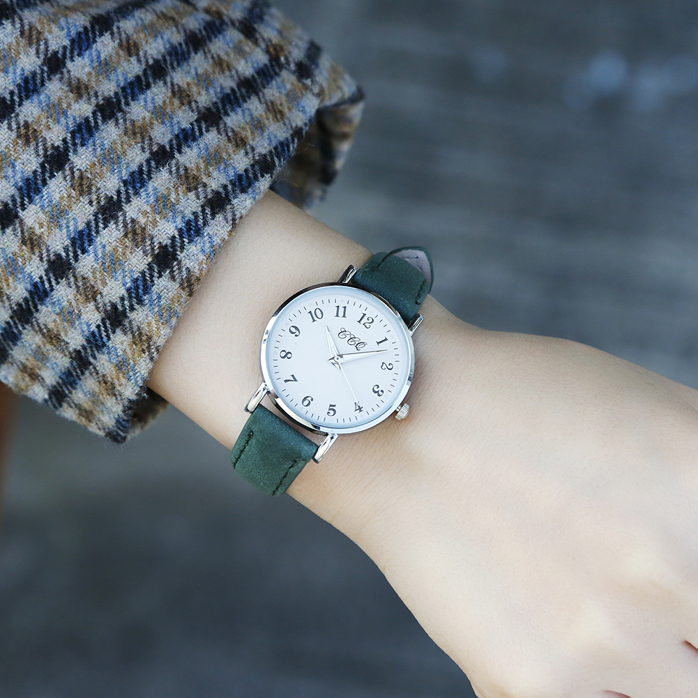 2024 Nuova cintura quadrante minimalista temperamento tendenza moda quarzo fresco orologio da donna lancette luminose_voghion.com