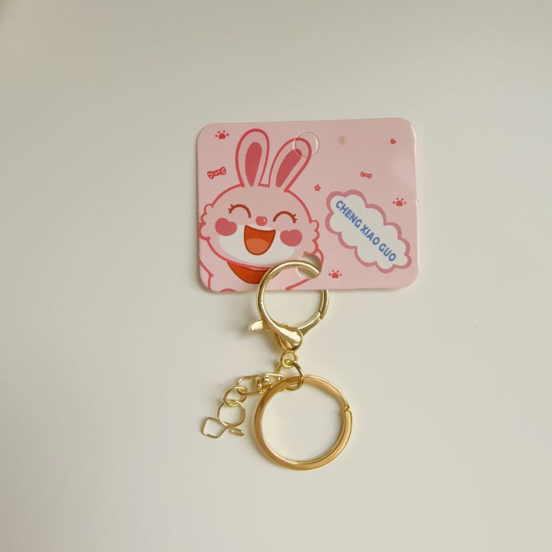 ネットの赤いかわいい国風のウサギのぬいぐるみの小さいウサギは箱の鍵を包んで国の潮のウサギの小さいぬいぐるみを掛けます。|undefined