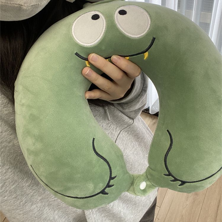 Travesseiro portátil de espuma viscoelástica para viagem, em formato de U, com estampa de monstrinho fofo de pelúcia estilo japonês e desenho animado de trem de alta velocidade._voghion.com