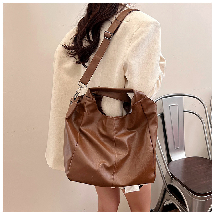 Cross-border large-capacity women's 2024 new style fashionable retro single-shoulder crossbody bag, trendy and simple commuter tote bag undefined
