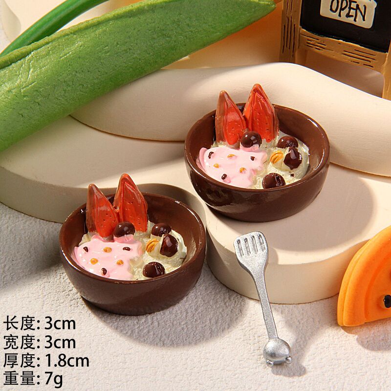 DIY冷蔵庫はアクセサリーのおもちゃの部品を貼ってデザートのケーキをシミュレーションします。|undefined