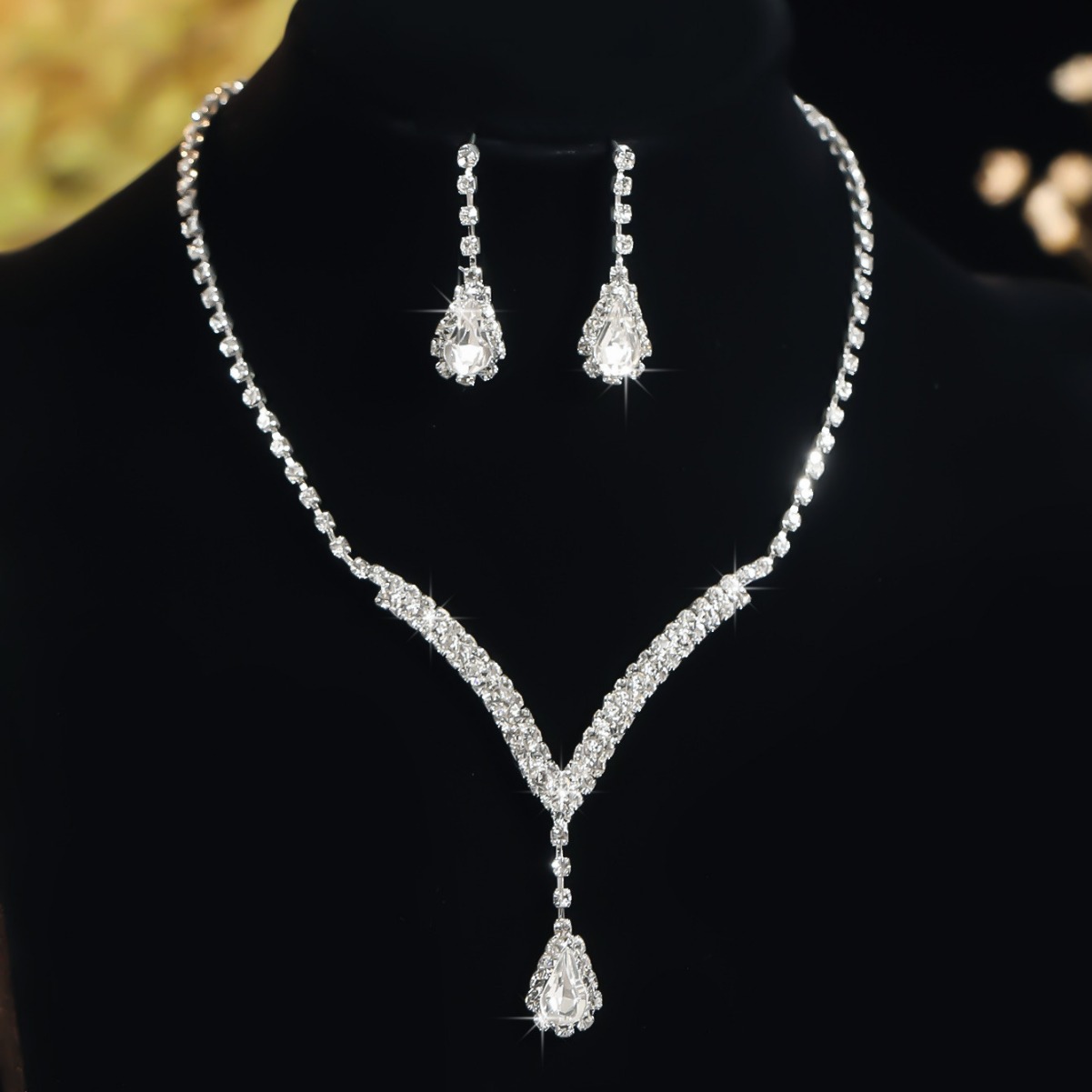Hot sale creative design fashion diamond V neck water drop pendant versatile bridal earrings necklace three piece set_voghion.com