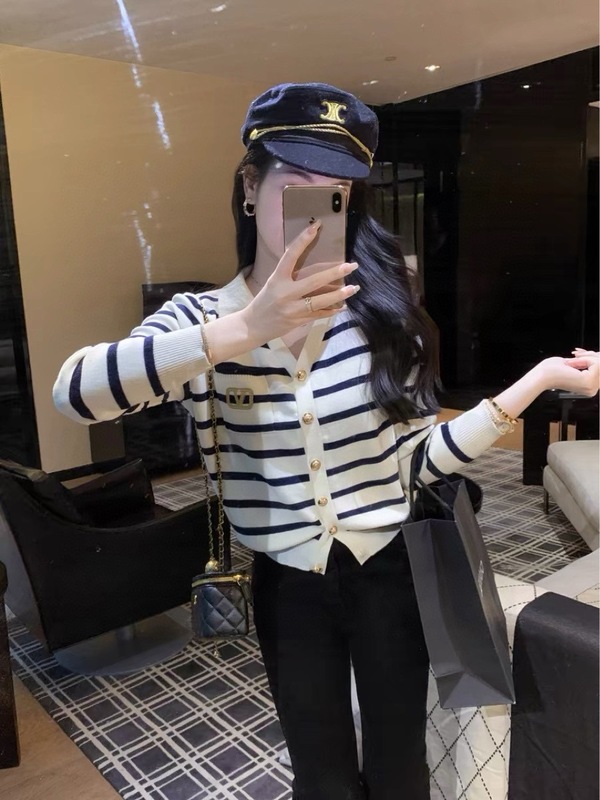 欧洲站2025早秋新款气质时尚V领细羊毛针织开衫女刺绣小个子上衣|undefined
