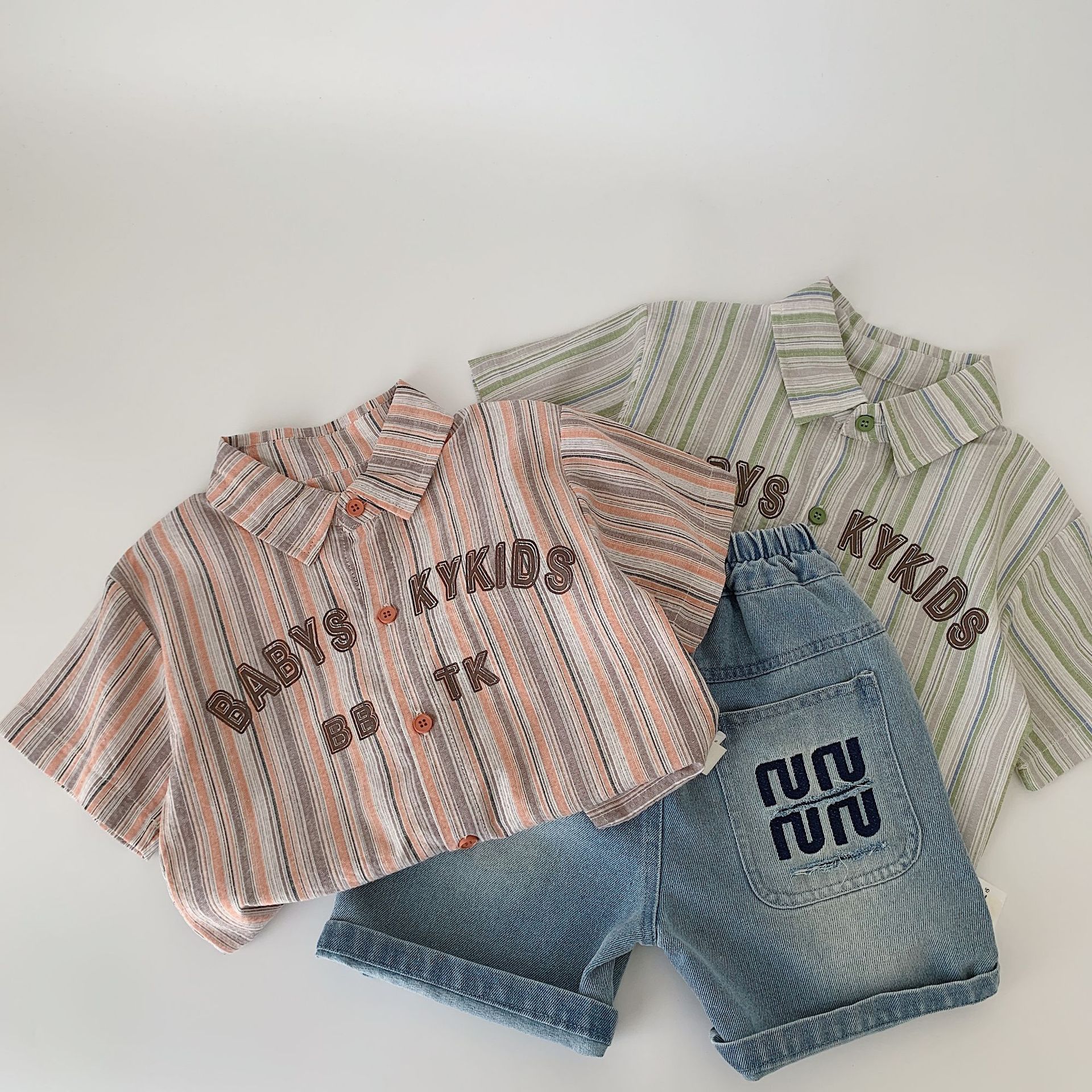 Camisa de manga corta para niños Maibao a rayas 2025 verano nuevo estilo ropa para niños coreanos estilo occidental ropa para hombres para niños al por mayor