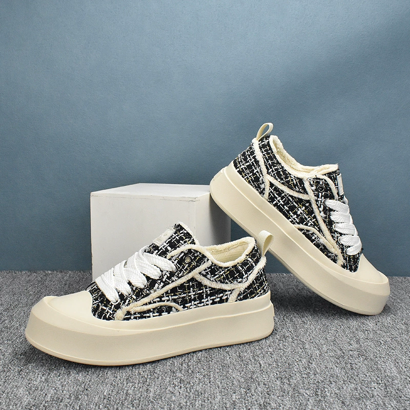 Корейские новые мужские кроссовки в стиле casual, дышащие, модные, из ткани, низкие, универсальные, весенние, на толстой подошве, белые, 2025 года.