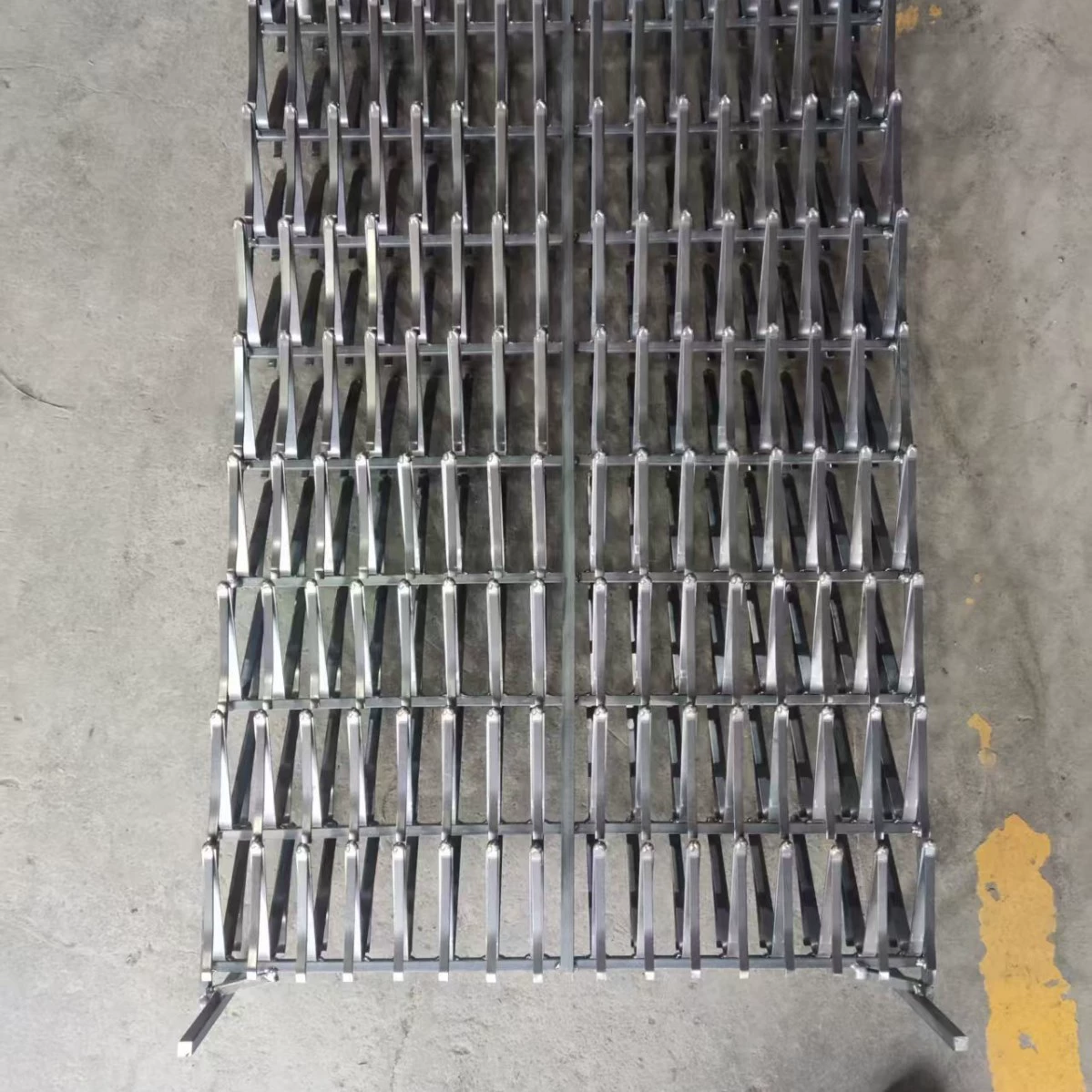 Производитель рекомендует крепление для металлической поверхности, подвесное крепление из анодированного титана, подвесное крепление с гальваническим покрытием, трубу.