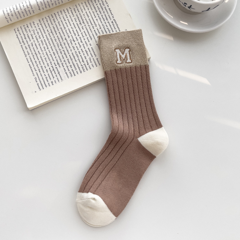 Calcetines de algodón de color sólido calcetines de invierno niñas ins moda Zhuji calcetines a media pierna bordados a rayas con doble aguja