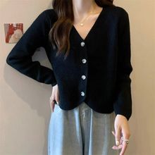 小众别致上衣女早秋新款百搭V领针织衫冬季短款洋气毛衣开衫ins潮