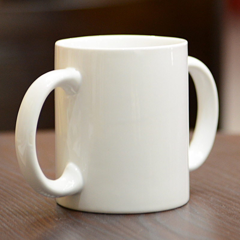 Mango creativo de estilo japonés de cerámica de doble oreja taza de café taza de agua de doble asa para niños taza de cambio de color taza comercio exterior