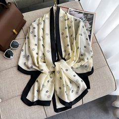 春夏のブランドの長いモデルはシルクのスカーフの職業のエアコンの部屋の装飾をシミュレーションしてプリントの小さい大衆の甘いショールのマフラーを組み合わせます。