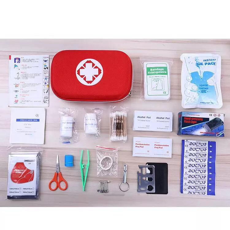Красный автомобиль скорой помощи автомобиль автомобиль автомобиль многофункциональный портативный открытый аварийный пакет