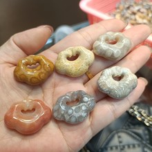 天然珊瑚玉祥云如意锁精工双面雕刻吊坠 祥云玉石平安扣吊坠批发