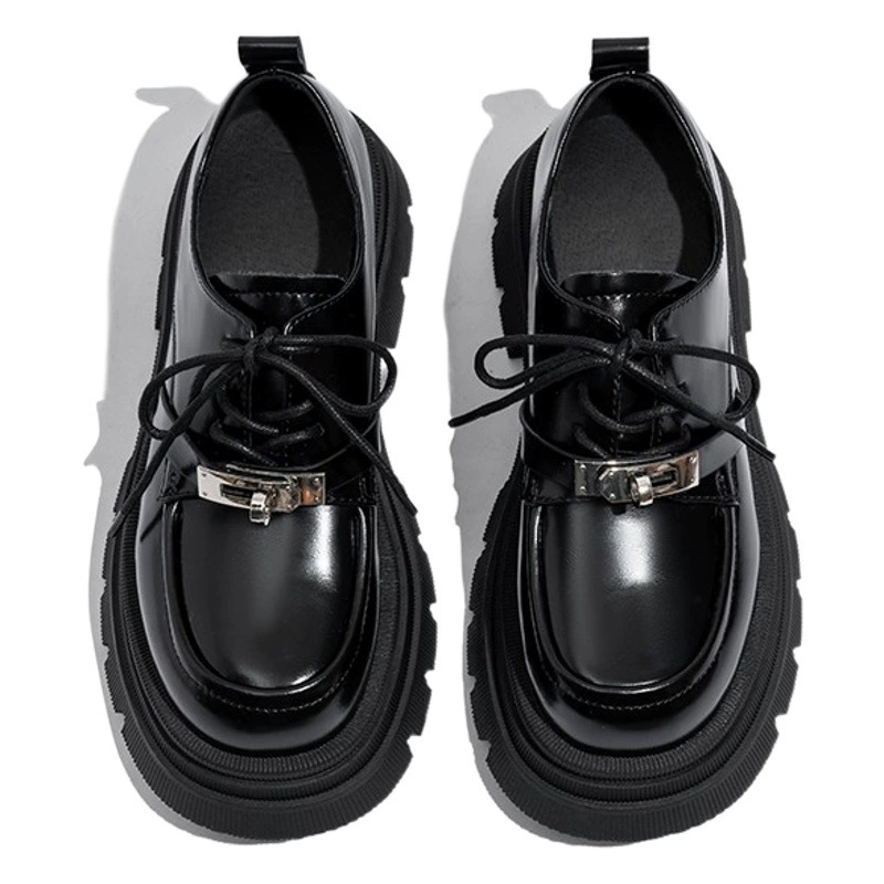 Черные маленькие кожаные туфли на толстой подошве. 2025 г., женские универсальные лоферы из натуральной мягкой кожи на осень и зиму, новые универсальные лоферы на плоской подошве со шнуровкой в британском стиле.