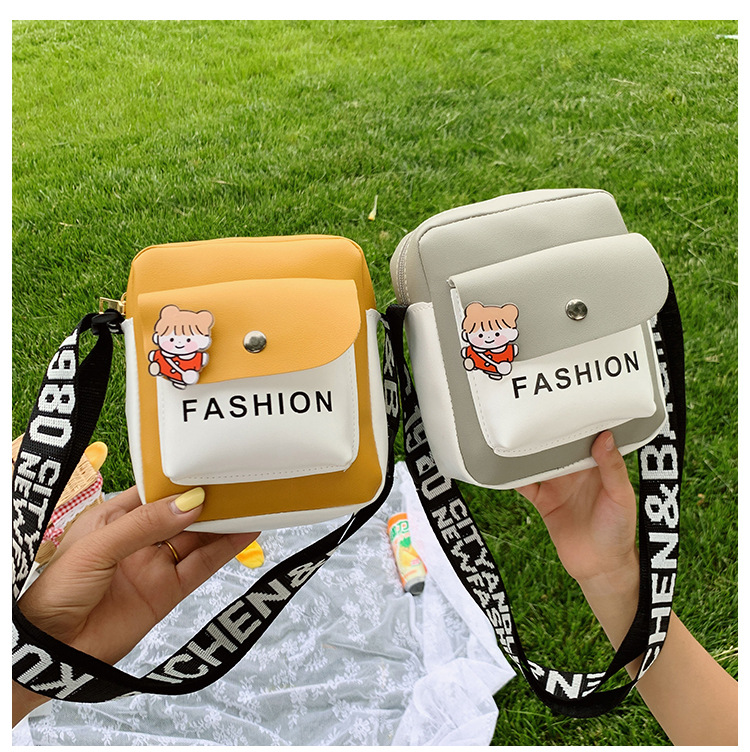 Wholesale of new Korean-style small square bags, cute single-shoulder bags for export, wide-shoulder crossbody bags, cosmetic bags, mobile phone bags and women's bags undefined