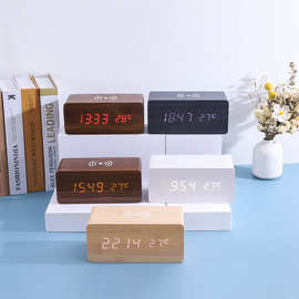 跨境智能LED木质钟数码电子闹钟 充电时钟床头无线充数字木头钟