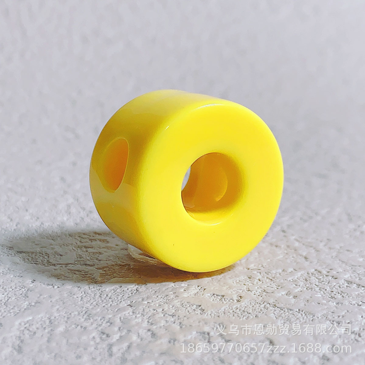 O (yellow)
