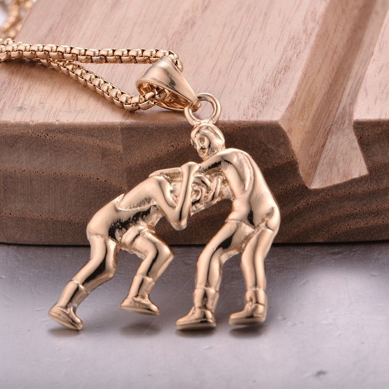 Nuova serie di moda personaggio avatar sport sollevamento pesi uomo e donna ciondolo in titanio acciaio inossidabile set_voghion.com