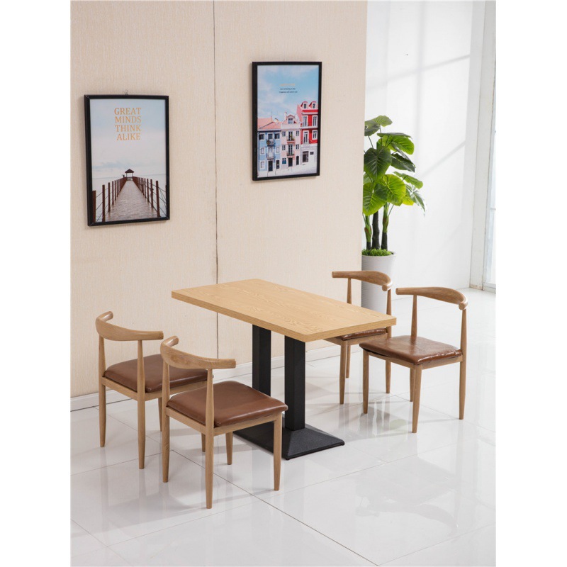 다층 보드 테이블 네 의자 오크 + 다크 브라운 매트