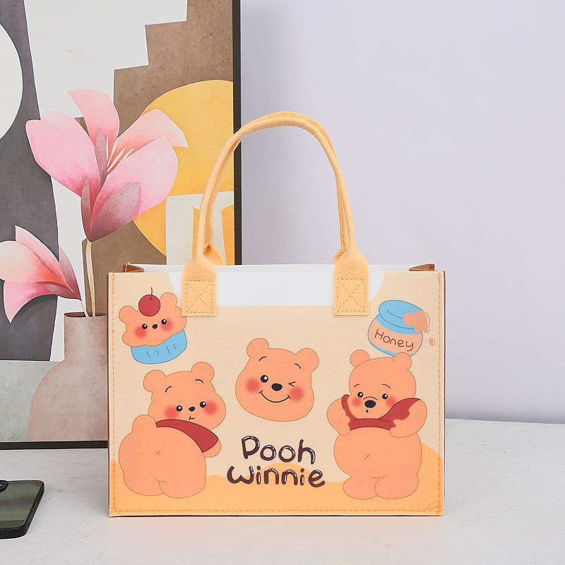 可爱维尼熊毛毡手提包新款毛毡礼品包卡通萌趣女生手提便携收纳袋