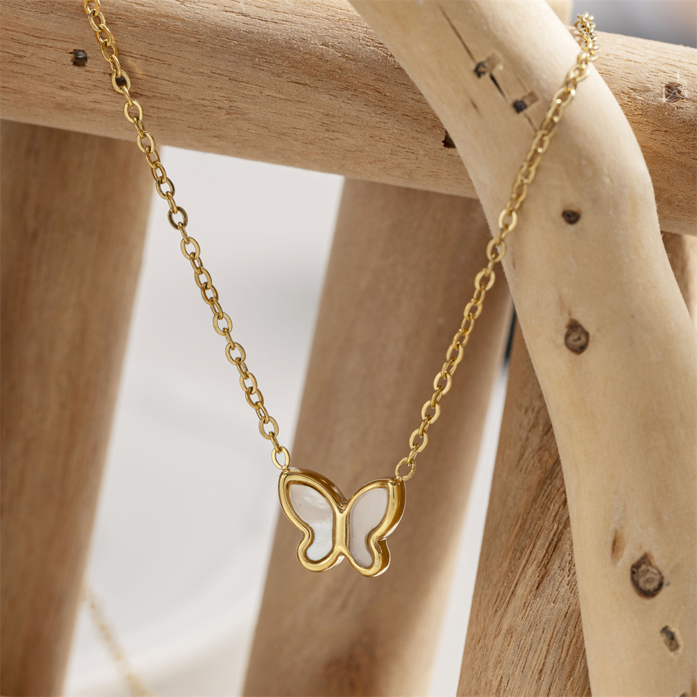 Taena collar de acero inoxidable de estilo europeo y americano apilado para llevar una cadena de clavícula de concha de mariposa de alta calidad para mujer al por mayor transfronteriza