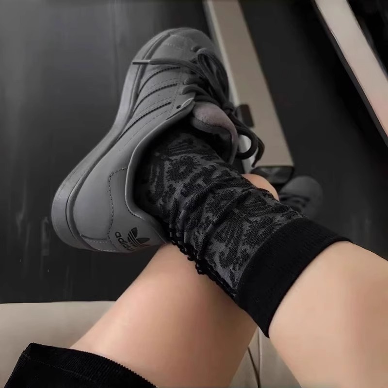 Women's Mid-Calf Socks with Full Print Embossed Flowers, Korean-Style Versatile Color Contrast Retro Women's Socks, Atmospheric