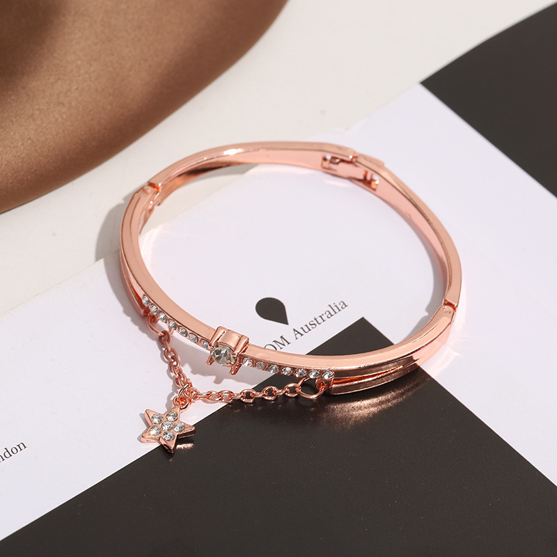 Nuovo braccialetto di diamanti rosso netto trema studenti versione coreana di braccialetto di moda a stella a cinque punte donne gioielli di cristallo_voghion.com