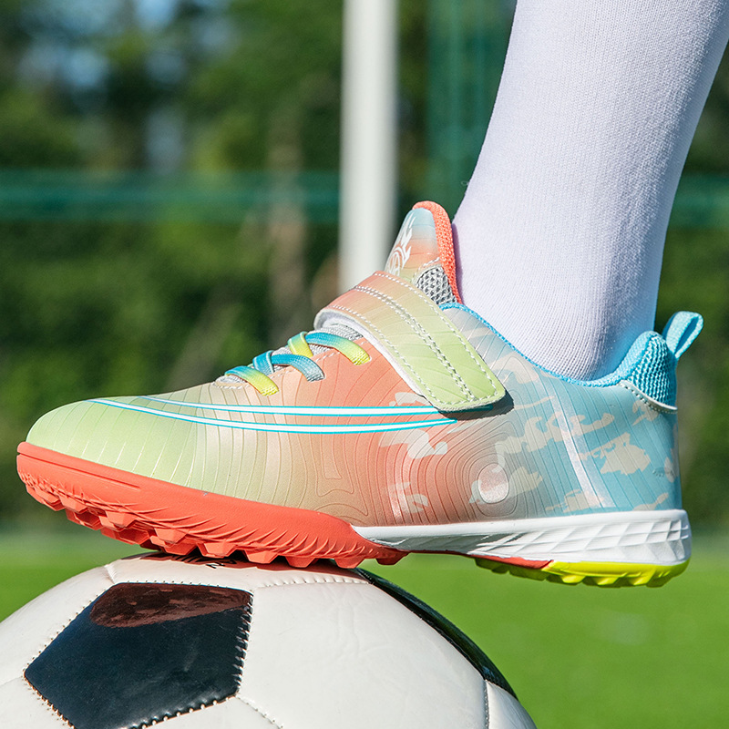 新款足球鞋男女儿童仿超皮低帮防撞碎钉魔术贴草地训练运动鞋