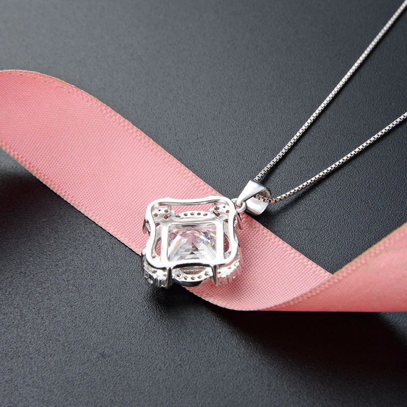 925 plata esterlina alta sensación de collar de cuatro hojas mujeres lujo ligero estilo europeo y americano transfronterizo incrustado colgante zircon cadena clavícula