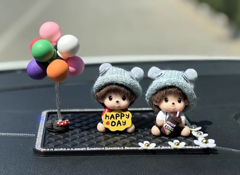Cute car decoration car perfume ornaments creative personality Mengqiqi center console car interior supplies balloon women