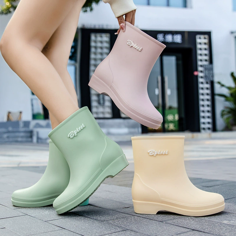 Женские дождевые сапоги водонепроницаемые корейские модные дикие теплые и бархатные рабочие водяные ботинки кухонные резиновые сапоги дождя оптом