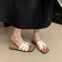 女性の夏のアウターウェア用ウェッジヒール厚底スリッパ 2025 新しい休暇スカート付きスリッパフレンチスタイルの美しいスクエアトゥサンダル