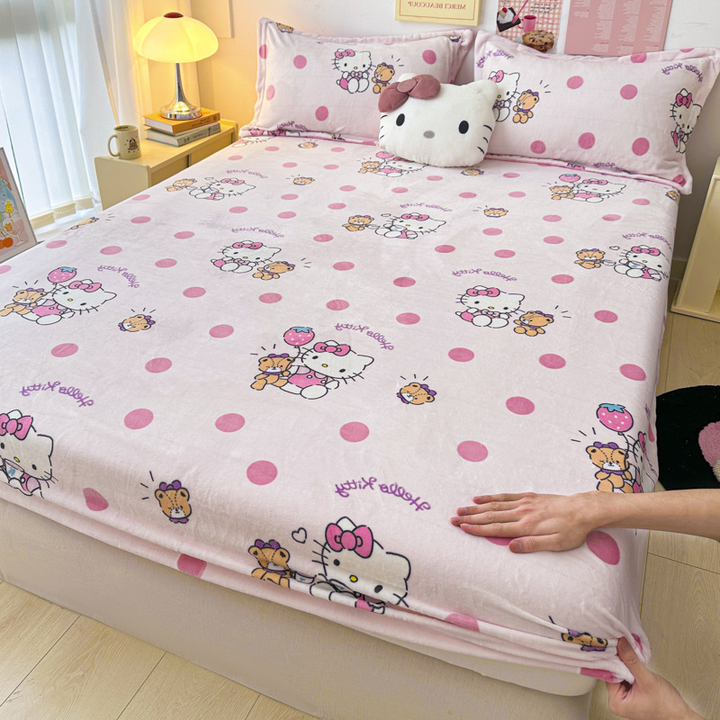 Nuevo Sanrio coolomi leche de terciopelo sábana ajustable de tres piezas conjunto Otoño e Invierno engrosada terciopelo de coral de dibujos animados colchón cubierta protectora