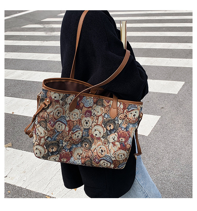 retro bear printing handbag canvas largecapacity shoulder bag commuter tote bagpicture3