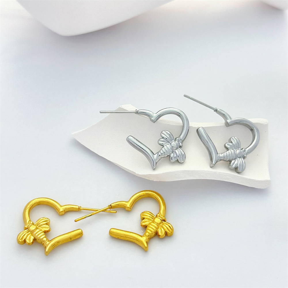 1 Pair Heart Shape Bee Classic Style 304 Stainless Steel Ear Studs display picture 1