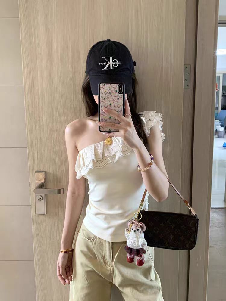 Jianmanni French-Style Lace Ruffle Asymmetrical Neckline Off-Shoulder T-Shirt for Women, Pure and Sexy, Slim Fit, Versatile Top for Summer