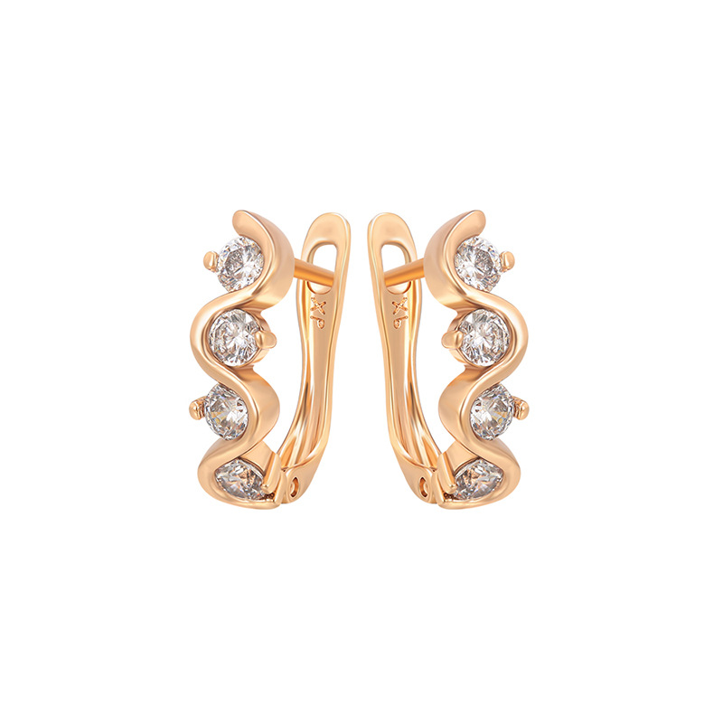 Xuping aleación de cobre chapado 18k ruso nicho de diseño de moda en forma de D hebilla pendientes de aguja recta al por mayor