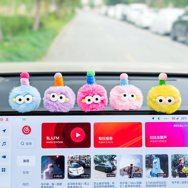 Decoración de pantalla de control central para automóviles Espejo retrovisor caricatura lindo peluche pequeño monstruo bola de pelo joyas de automóviles Decoración