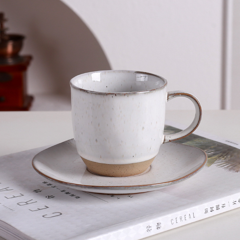 Nuevo estilo europeo taza de café de cerámica retro juego de taza y plato de cerámica exquisita de alta gama taza de té de la tarde de alto valor al por mayor