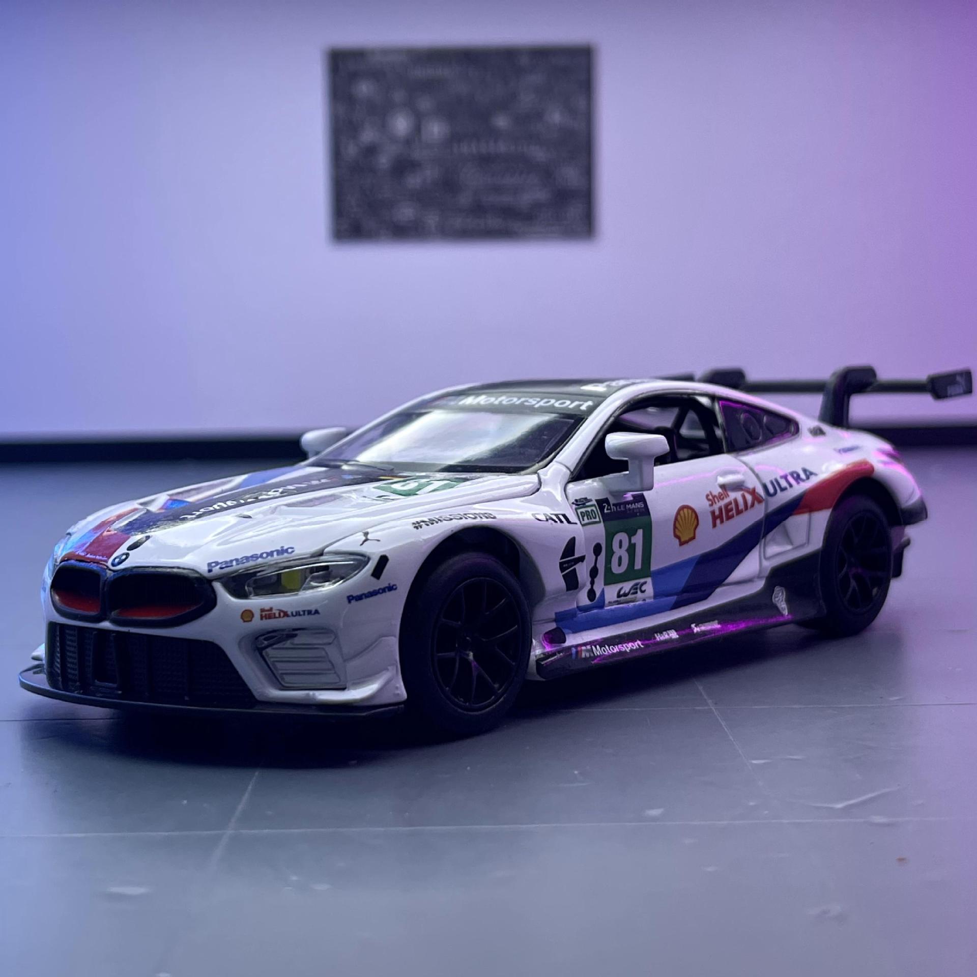 Marke modelo de coche de aleación 1:32 BMW M8 coche deportivo Tire hacia atrás versión de la raza Puerta Abierta sonido y luz modelo de coche de juguete adornos