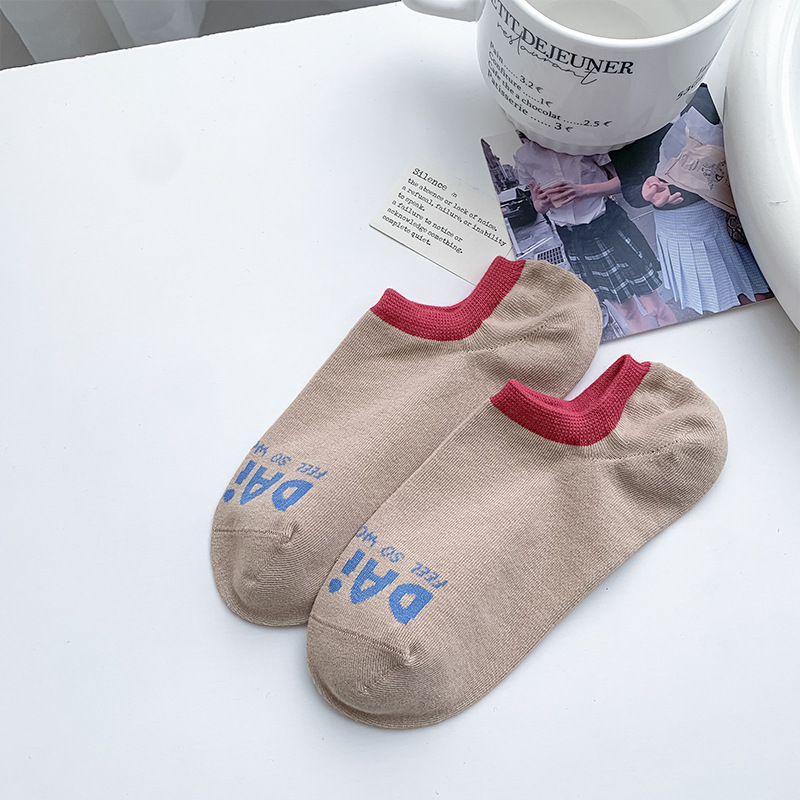 Calcetines de barco de algodón no caen tacones, calcetines cortos de color superficial, absorción de sudor, calcetines transpirables, calcetines de mujer anti-balling, Zhuhai al por mayor.